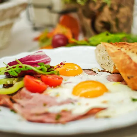 Golden Royal Boutique & 4*