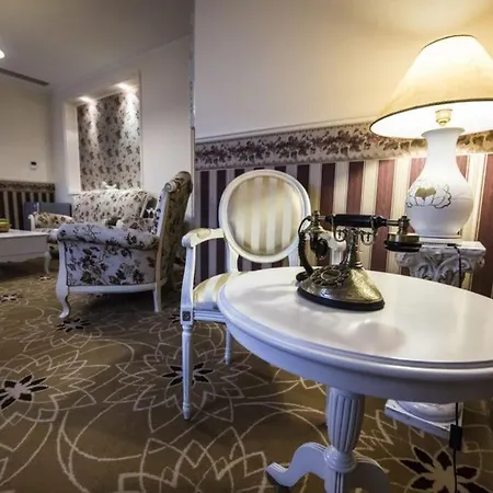 Hotel Golden Royal Boutique & 4*