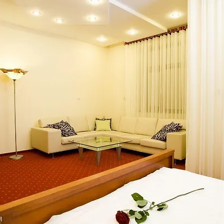 Golden Royal Boutique & 4* Kassa