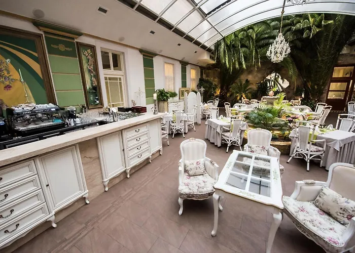 Golden Royal Boutique & 4*