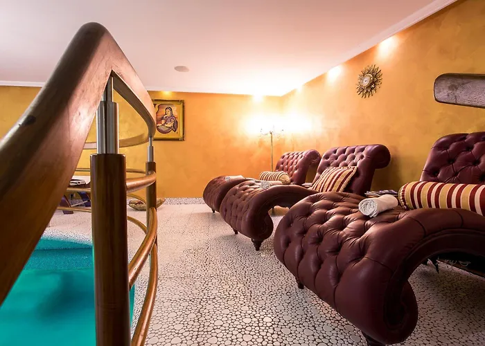 Golden Royal Boutique & 4*