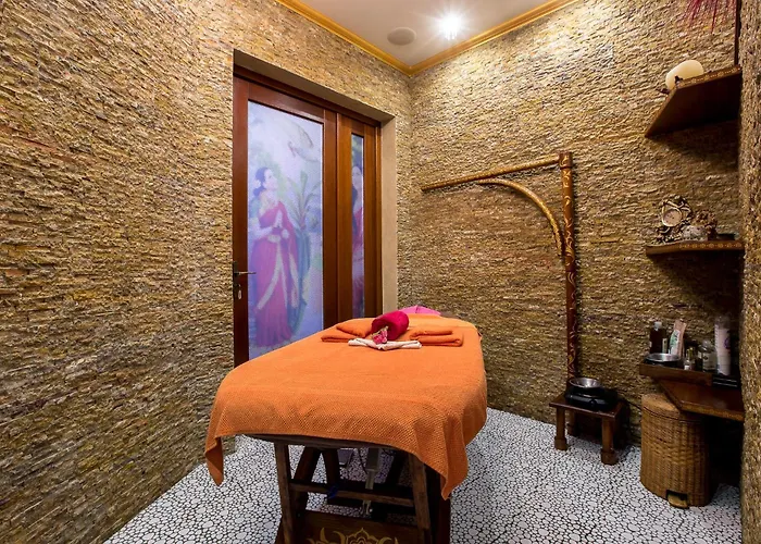 Golden Royal Boutique & 4*