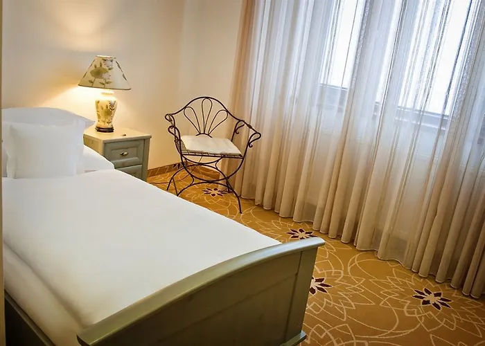 Golden Royal Boutique &